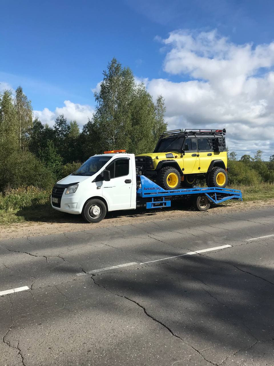 УАЗ желтый